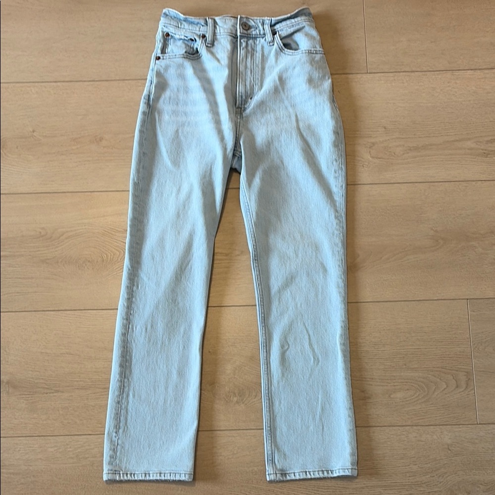 Abercrombie Women’s Light Wash Ankle Straight Ultra High Rise Jeans (Curve Love)
